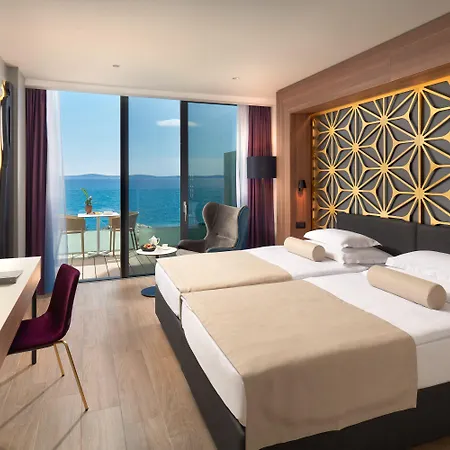 Amphora Hotel 4*