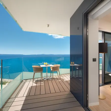 Amphora Hotel 4*